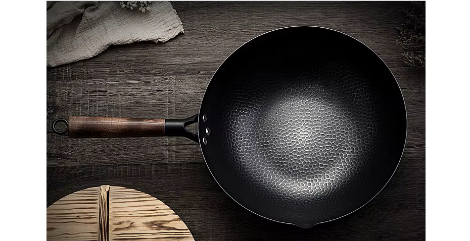 Intérieur martelé du wok en fer sans revêtement chimique